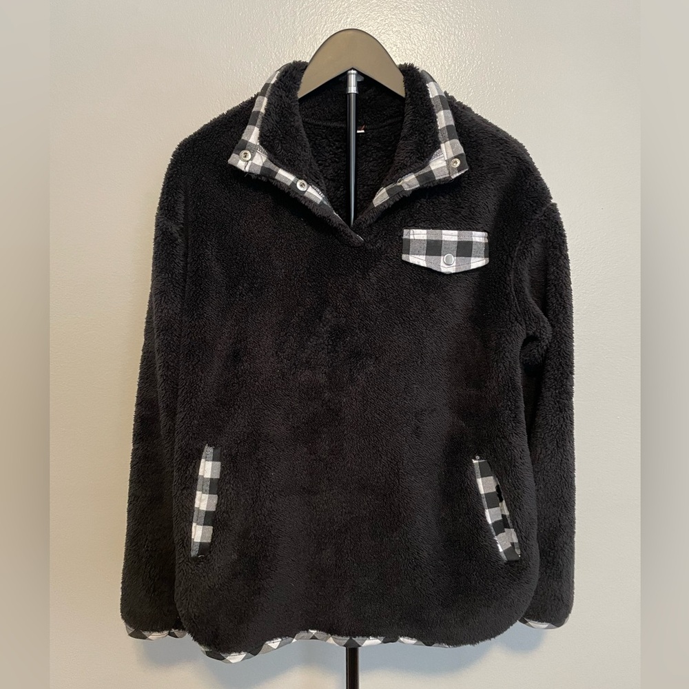 Cozy Black Fleece sweater size small